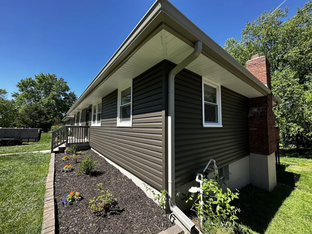 When to Replace Vinyl Siding on Your Home