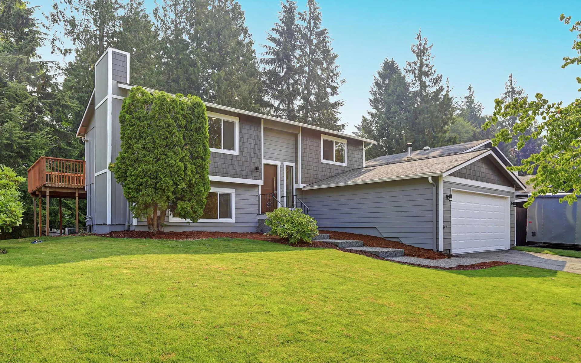 Discover the best James Hardie siding colors for your home. Compare every Statement Collection color and choose the perfect look with confidence.
