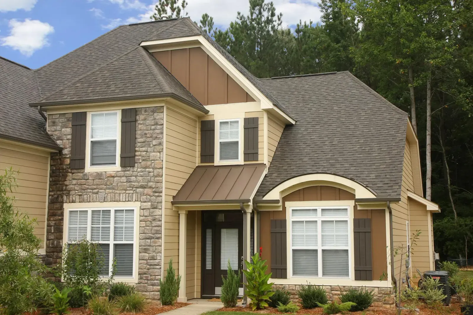 Discover the best James Hardie siding colors for your home. Compare every Statement Collection color and choose the perfect look with confidence.