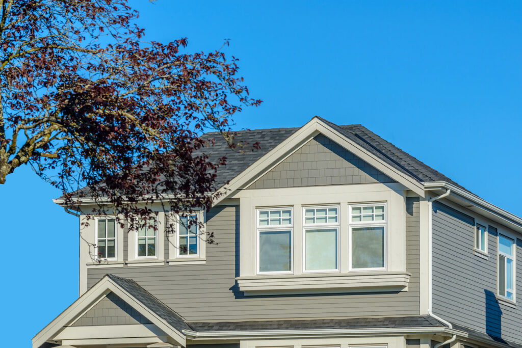 How to Remove Green Algae From Vinyl Siding