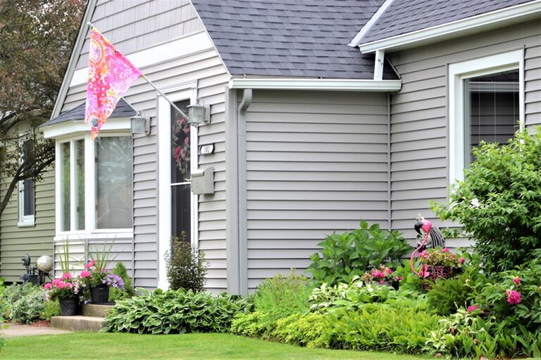How to Hang Decorations on Vinyl Siding Without Causing Damage