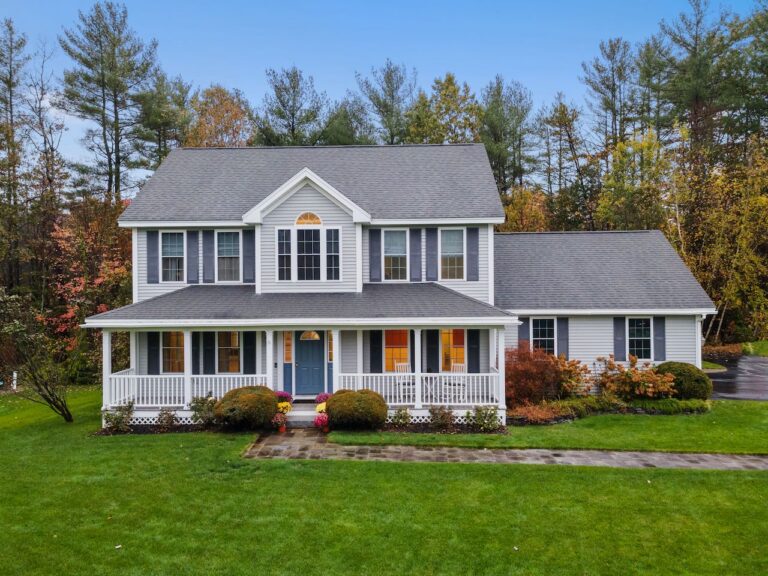 How to Remove Green Algae From Vinyl Siding