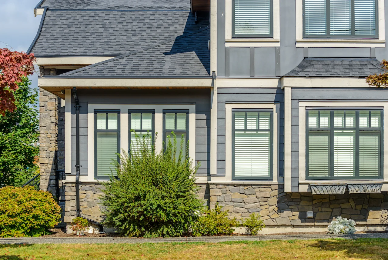When to Repair vs. Replace Your Siding